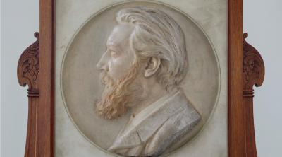 Foto Relief-Portrait von Wilhelm Ostwald